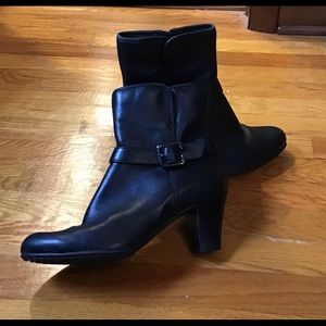 Clarks Active Air Leather Heeled Booties